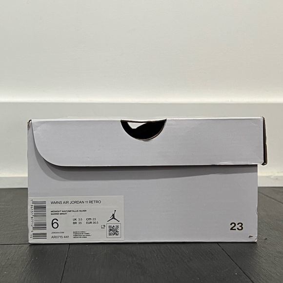 Women’s Air Jordan 11 Retro - Picture 6 of 7